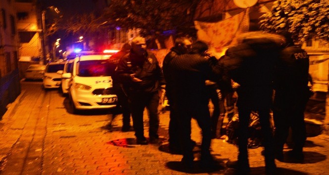İki grup arasında çıkan bıçaklı kavgada 3 kişi yaralandı