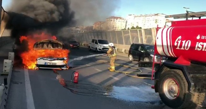 Alev alev yanan araç trafiği felç etti