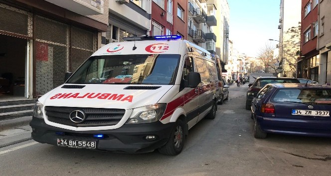 Kadıköy’de 4’üncü kattan düşen adam ağır yaralandı