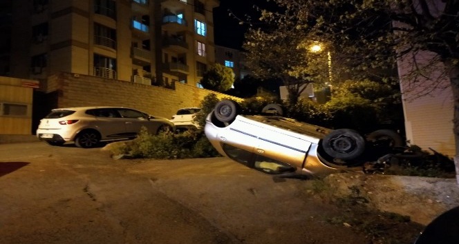 Maltepe’de polisin ‘Dur’ ihtarına uymayan sürücü kaza yaptı