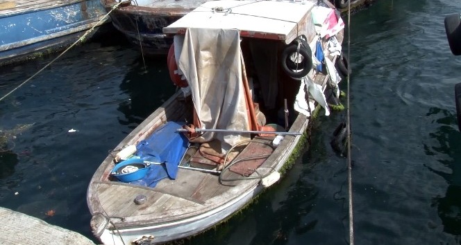 Balıkçı teknesinin içinde erkek cesedi bulundu