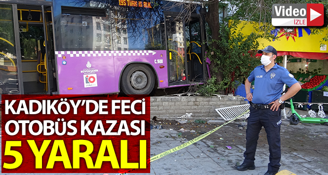 Kadıköy’de otobüs Müjdat Gezen Sanat Merkezi’nin bahçesine girdi: 5 yaralı
