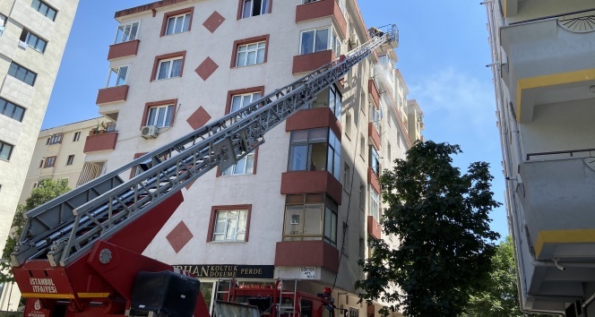 Kadıköy’de yangından bir bebek bir yaşlı vatandaş son anda kurtarıldı