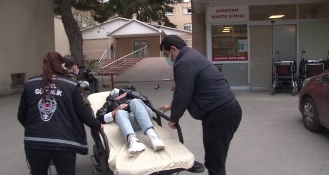Ataşehir’de kaza yapan motosikletli kadının yardımına gazeteci yetişti