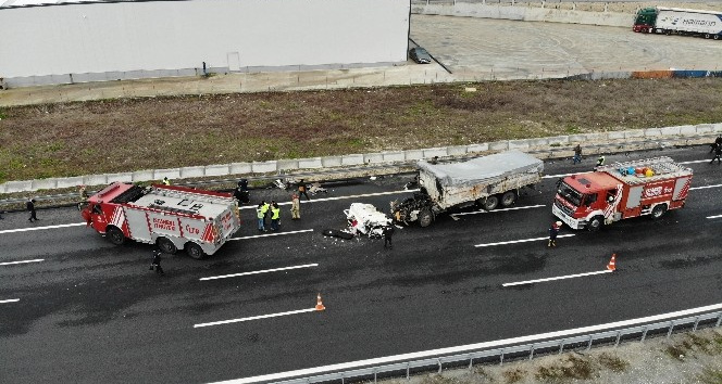 Kuzey Marmara Otoyolu’nda feci kaza, kamyon tıra arkadan çarptı sürücü öldü