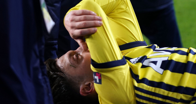 Mesut Özil: ‘Önümüzdeki maçlarda takımımıza yardımcı olamayacağım için çok üzgünüm’