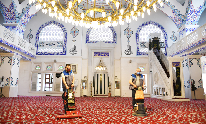 Kadıköy’ün camilerinde Ramazan temizliği yapıldı