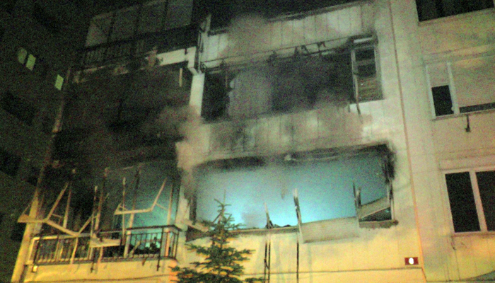 Kadıköy’de 10 katlı apartmanda yangın paniği yaşandı
