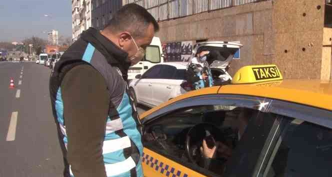 Kadıköy’de kural ihlali yapan taksicilere ceza yazıldı