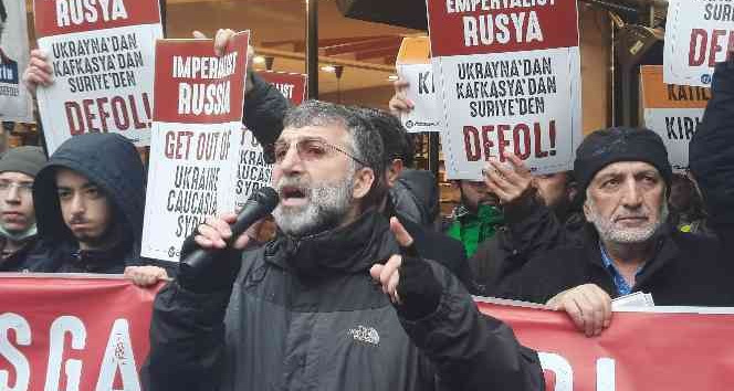 İstanbul’da Rusya Başkonsolosluğu önünde Ukrayna saldırısı protesto edildi