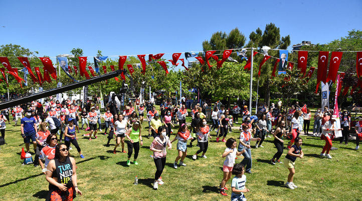 Kadıköy’de, 19 Mayıs Atatürk’ü Anma, Gençlik ve Spor Bayramı farklı ve renkli aktivitelerle kutlanıyor