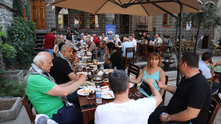 Geleneksel Diyarbakır Kahvaltısı Gazetecilerin Beğenisine Sunuldu