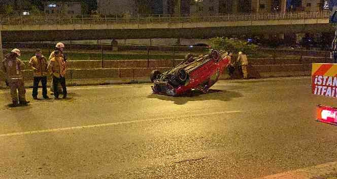 Kadıköy D-100 karayolunda trafik kazası, 2 otomobil çarpıştı