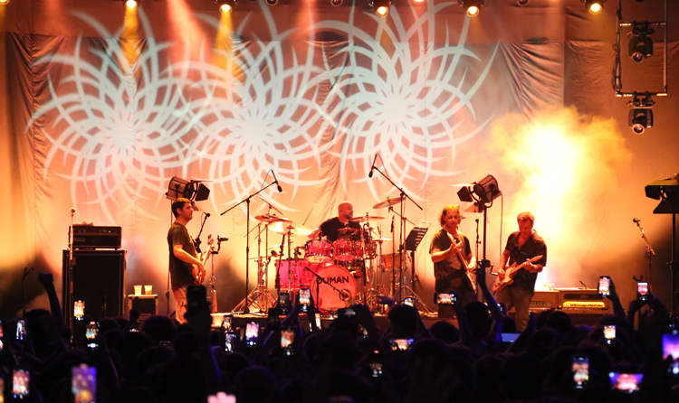 Kadıköy Belediyesi, 30 Ağustos Zafer Bayramı’nın 100’üncü yıldönümünü rock grubu Duman konseriyle kutladı