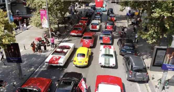 30 Ağustos Zafer Bayramı Kadıköy’de klasik otomobil konvoyu ile kutlandı