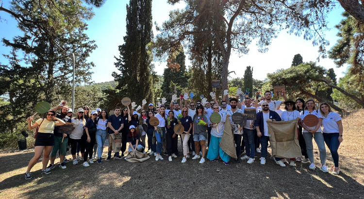 Büyükada çevresinde Anadolu Efes Gönüllüleri tarafından çevre temizliği yapıldı