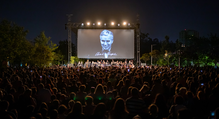 Kalamış Yaz Festivali Yıldızlar Altında Sinema keyfi bu yıl da Kurukahveci Mehmet Efendi desteği ile perde açıyor