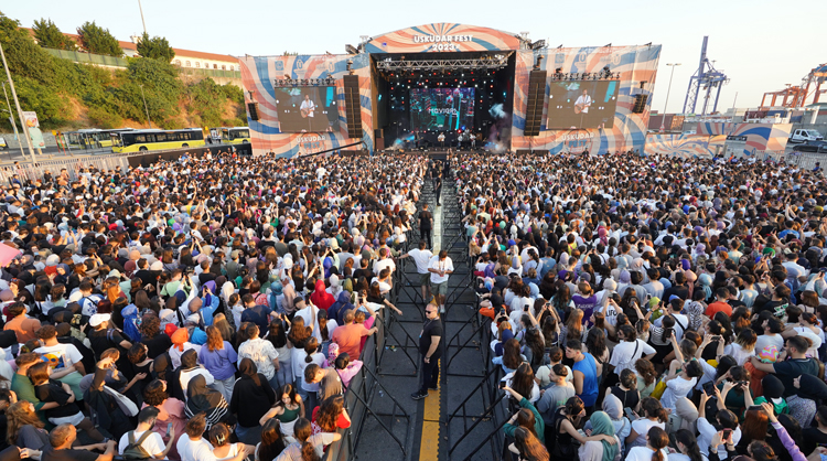 Türkiye’nin En Genç Festivali Üsküdar’da, Buray ve Mavi Gri Konseri Coşturdu