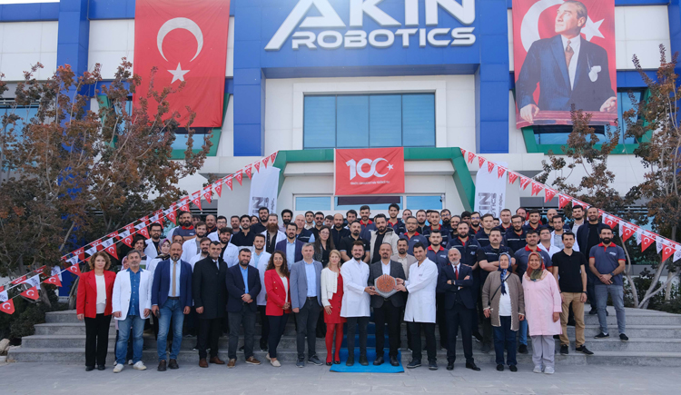 Akınrobotıcs İnsansı Robot Fabrikasında Cumhuriyet‘in 100. Yılı Kutlama Töreni Düzenlendi