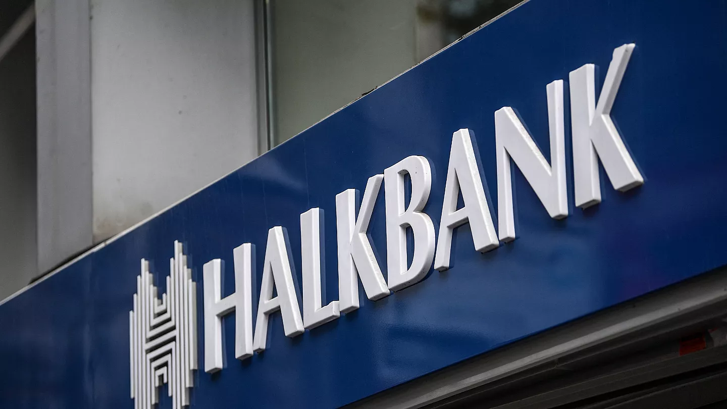Halkbank’tan Aylık 4978 TL Taksitle 75 Bin TL’ye Kadar Emekli İhtiyaç Kredisi!