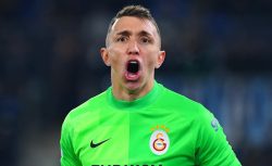 Ailesi İstanbul' terk etmişti... Galatasaraylı isim sezon sonu kararını verecek