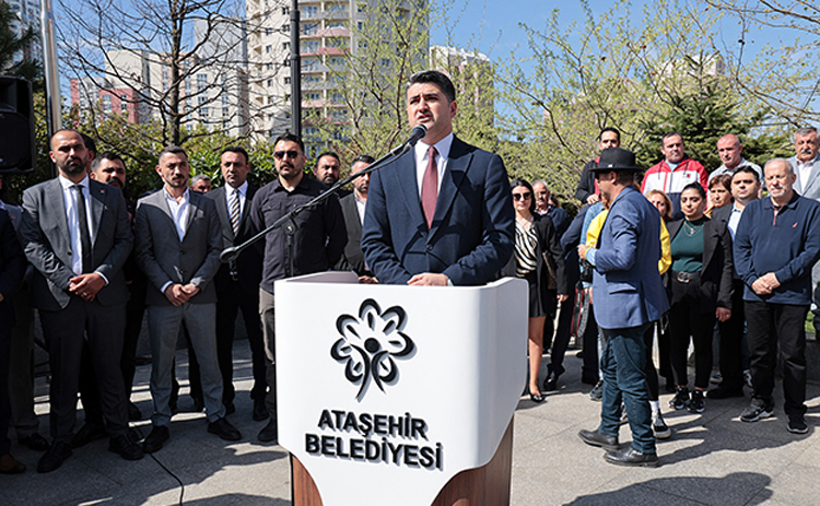 Ataşehir’de yeni belediye başkanı Onursal Adıgüzel göreve başladı..