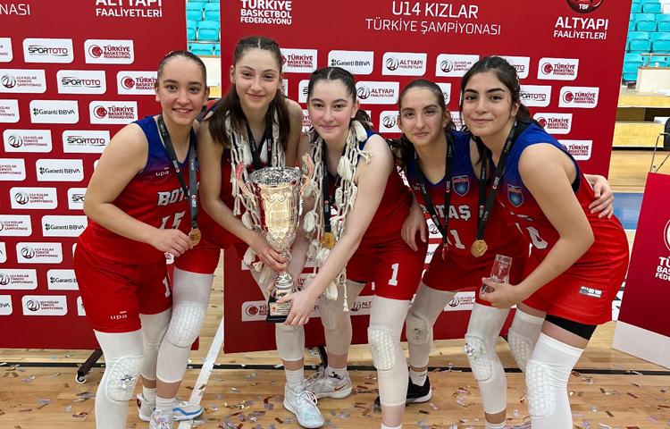 Basketbol U14 Kızlar Türkiye Şampiyonasında Rüya Şükran Güvenç turnuvanın en iyisi seçildi