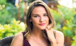 “DOC” dizisinde şok ayrılık! Alina Boz haberleri uçakta görünce şoke oldu