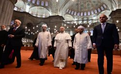 Papa 14. Leo’nun Sultanahmet Camii ziyareti gündem oldu: Dikkat çeken ‘ayakkabı’ detayı